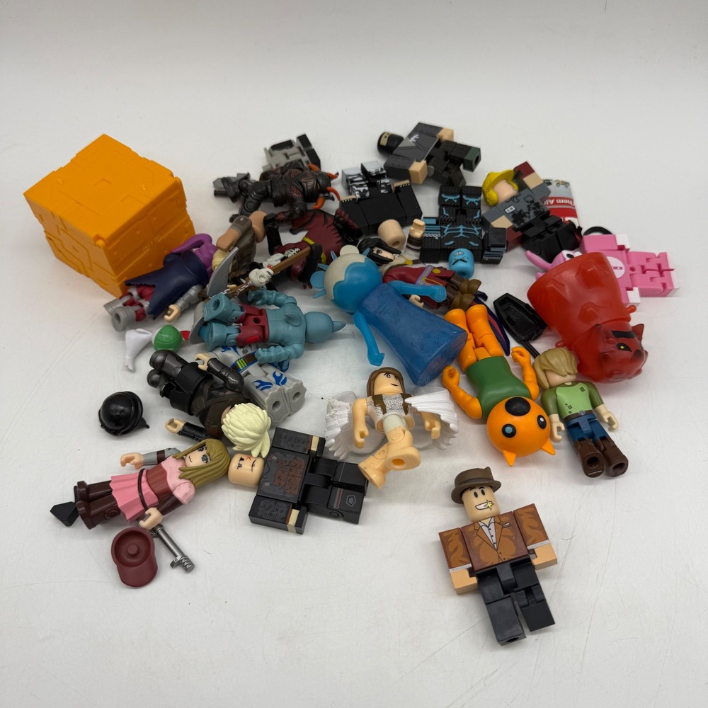 Roblox Action Figure Lot Mixed Characters Accessories Toy Set